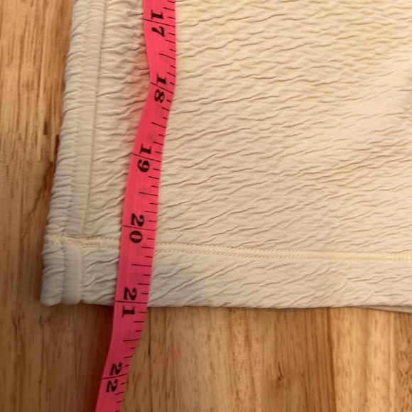 Lululemon Can You Feel The Pleat Textured Wide Leg Cropped Pant in Light Ivory 8 - Picture 12 of 13